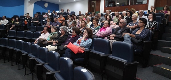 Cine Debate fecha temporada 2017 com o filme Negócios de Família