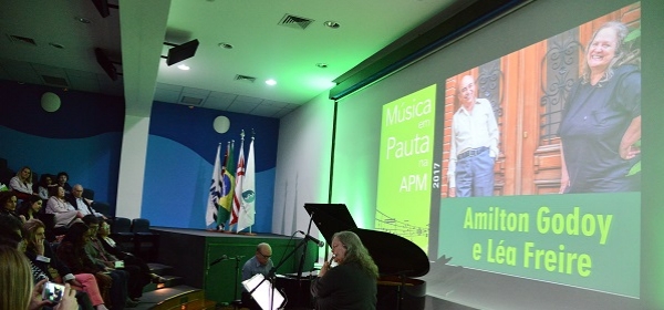 Música em Pauta com Amilton Godoy e Léa Freire anima público